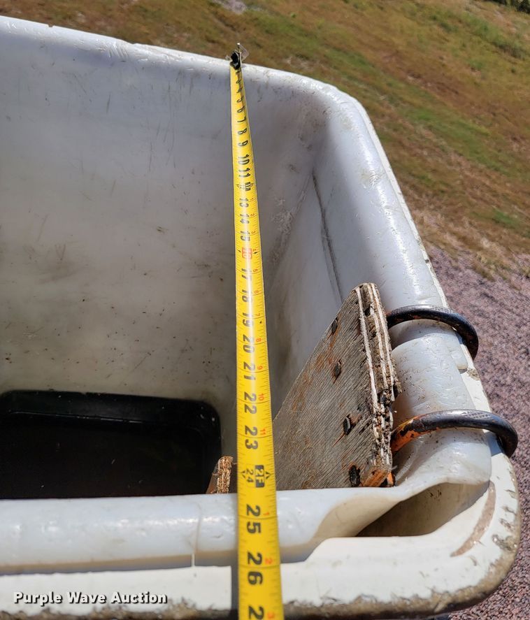 image for item LO9056 2004 International 4300  forestry bucket truck