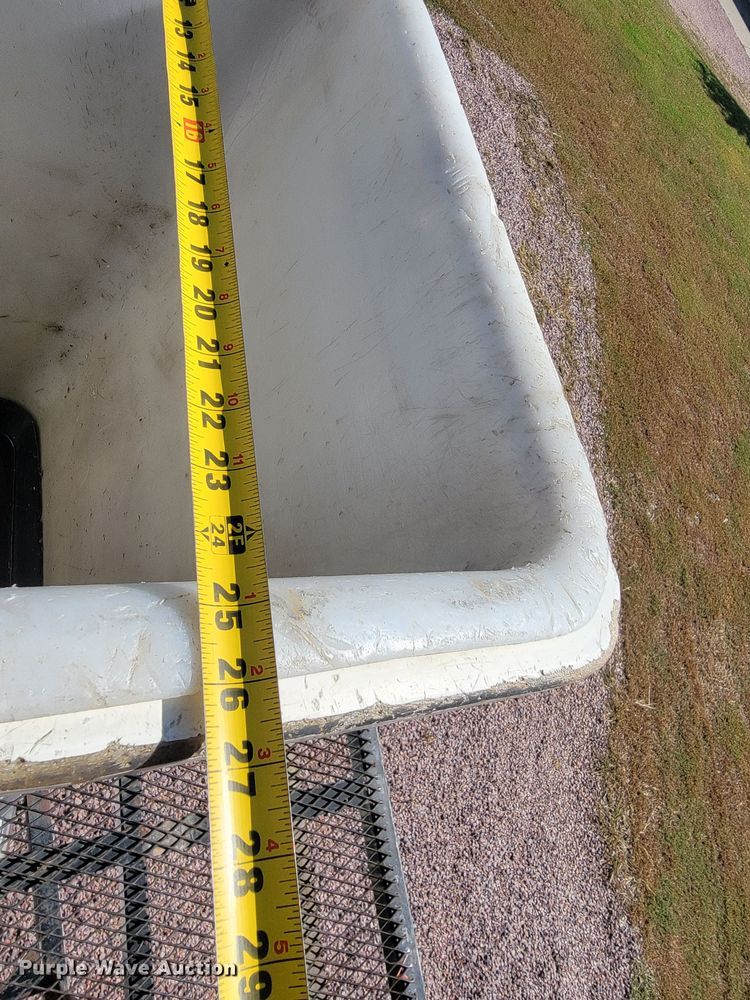 image for item LO9056 2004 International 4300  forestry bucket truck