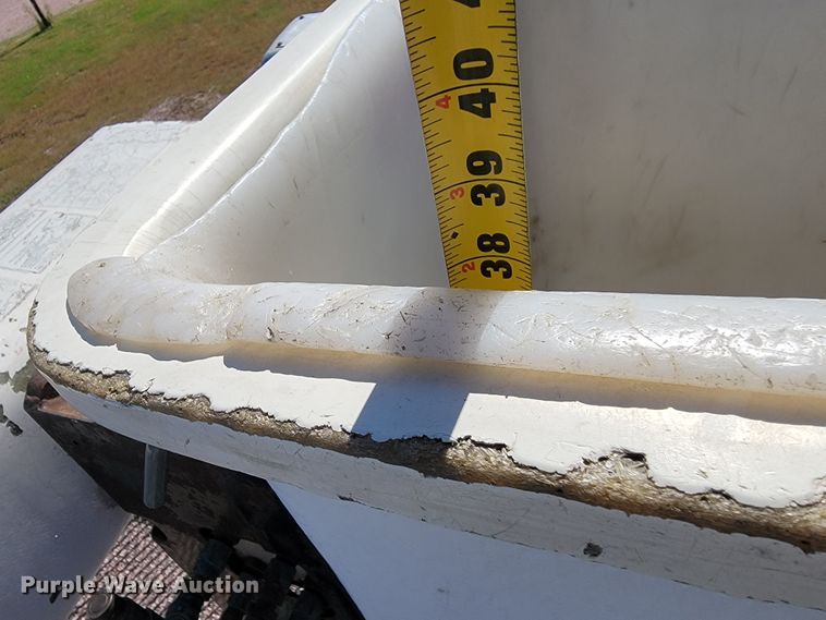 image for item LO9056 2004 International 4300  forestry bucket truck