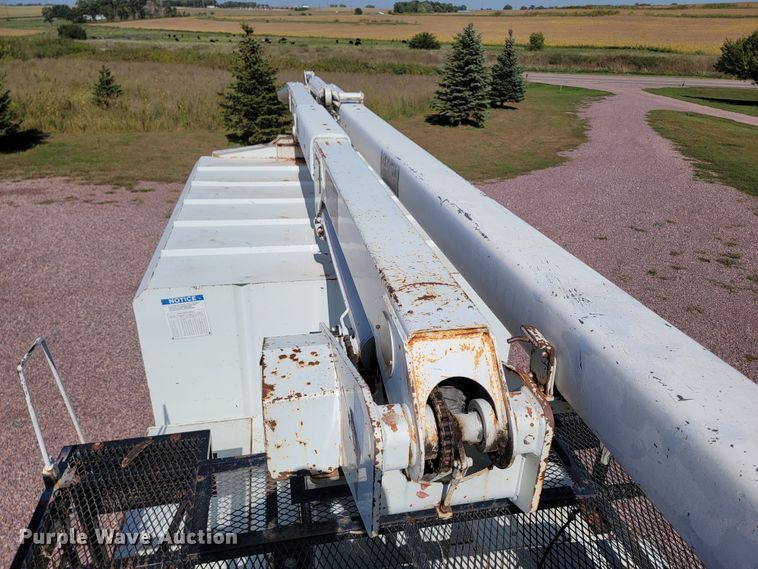 image for item LO9056 2004 International 4300  forestry bucket truck