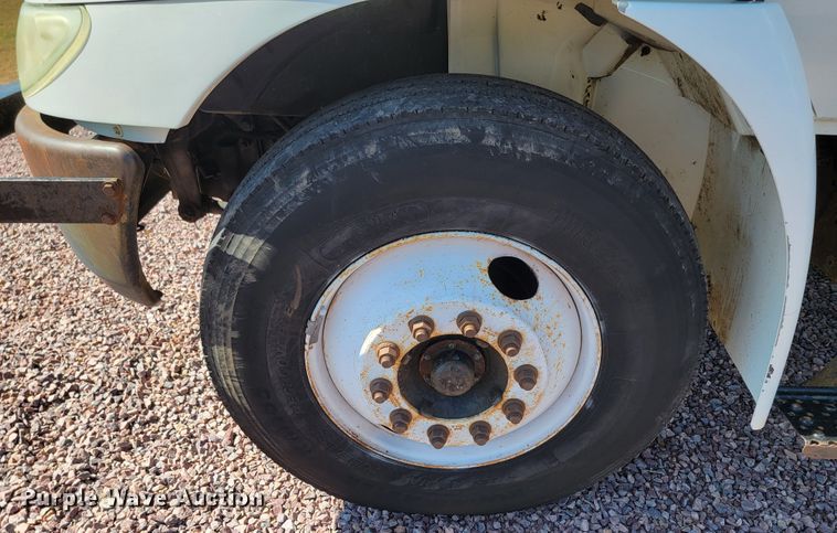 image for item LO9056 2004 International 4300  forestry bucket truck