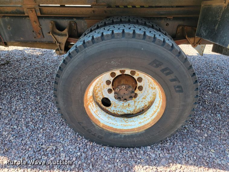 image for item LO9056 2004 International 4300  forestry bucket truck