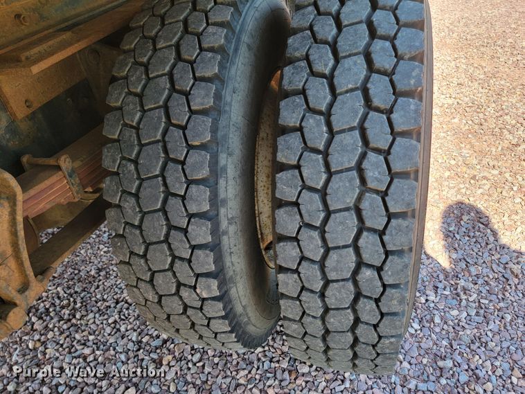 image for item LO9056 2004 International 4300  forestry bucket truck