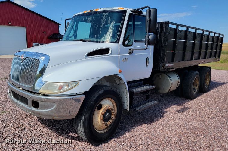 image for item LO9058 2002 International 4300  dump flatbed truck