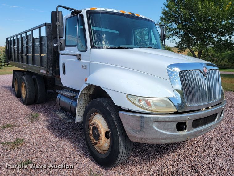 image for item LO9058 2002 International 4300  dump flatbed truck