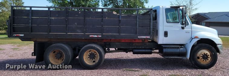 image for item LO9058 2002 International 4300  dump flatbed truck