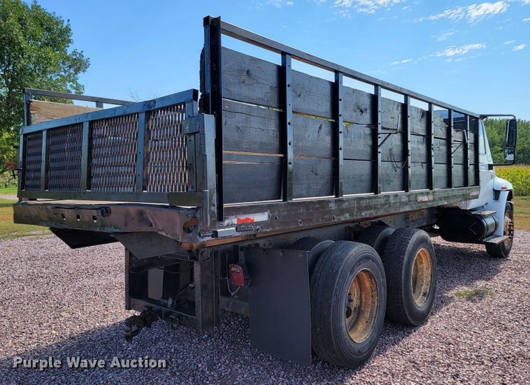 image for item LO9058 2002 International 4300  dump flatbed truck