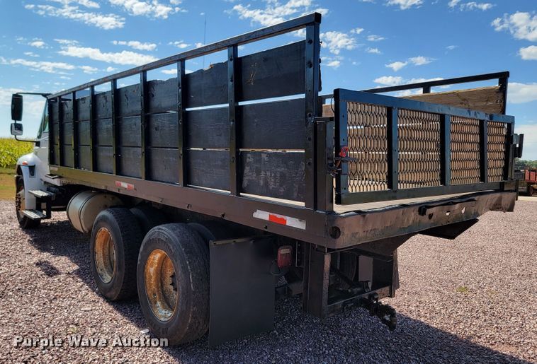 image for item LO9058 2002 International 4300  dump flatbed truck
