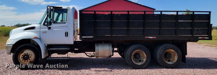 image for item LO9058 2002 International 4300  dump flatbed truck