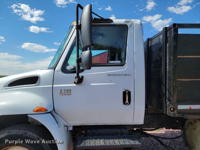 image for item LO9058 2002 International 4300  dump flatbed truck