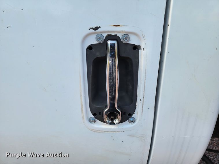 image for item LO9058 2002 International 4300  dump flatbed truck