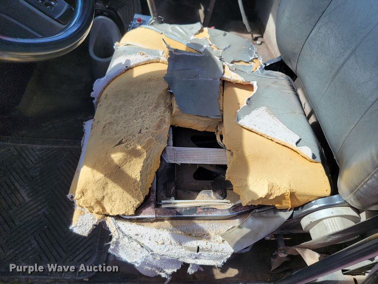 image for item LO9058 2002 International 4300  dump flatbed truck