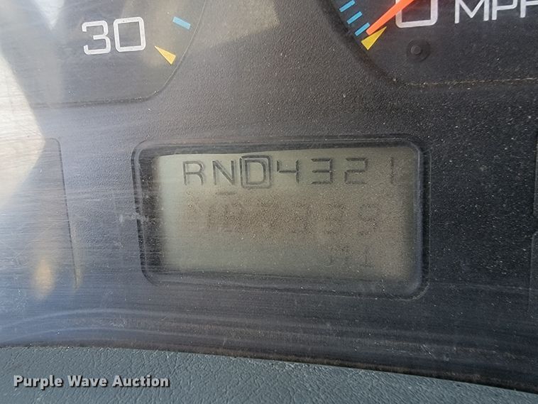 image for item LO9058 2002 International 4300  dump flatbed truck