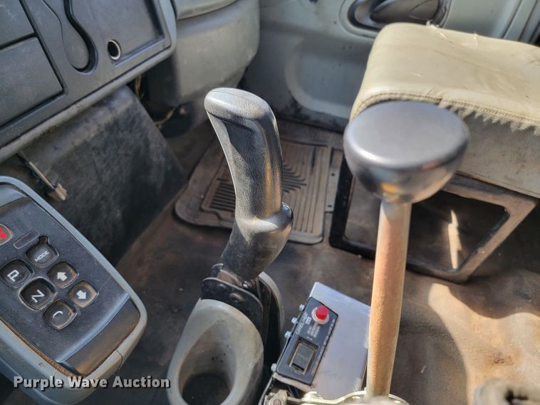 image for item LO9058 2002 International 4300  dump flatbed truck