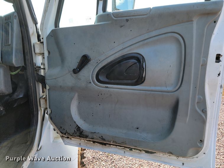 image for item LO9058 2002 International 4300  dump flatbed truck