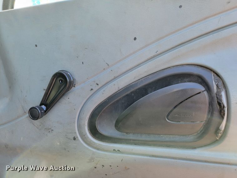 image for item LO9058 2002 International 4300  dump flatbed truck