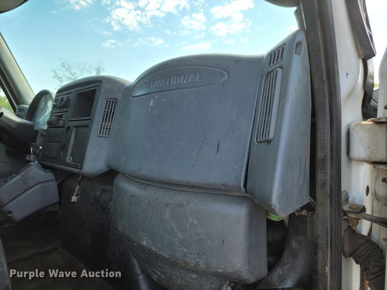 image for item LO9058 2002 International 4300  dump flatbed truck