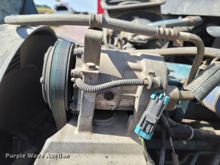 image for item LO9058 2002 International 4300  dump flatbed truck