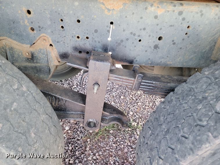 image for item LO9058 2002 International 4300  dump flatbed truck