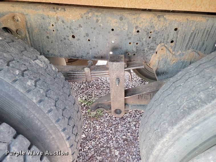 image for item LO9058 2002 International 4300  dump flatbed truck