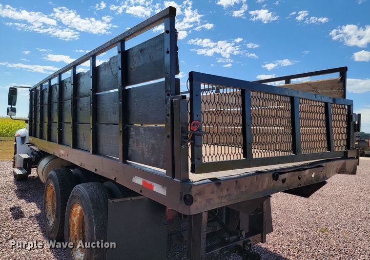 image for item LO9058 2002 International 4300  dump flatbed truck