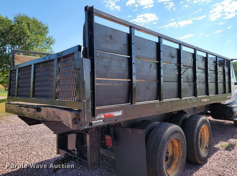 image for item LO9058 2002 International 4300  dump flatbed truck