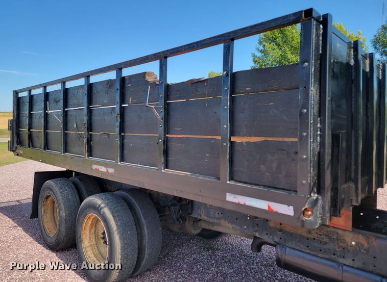 image for item LO9058 2002 International 4300  dump flatbed truck