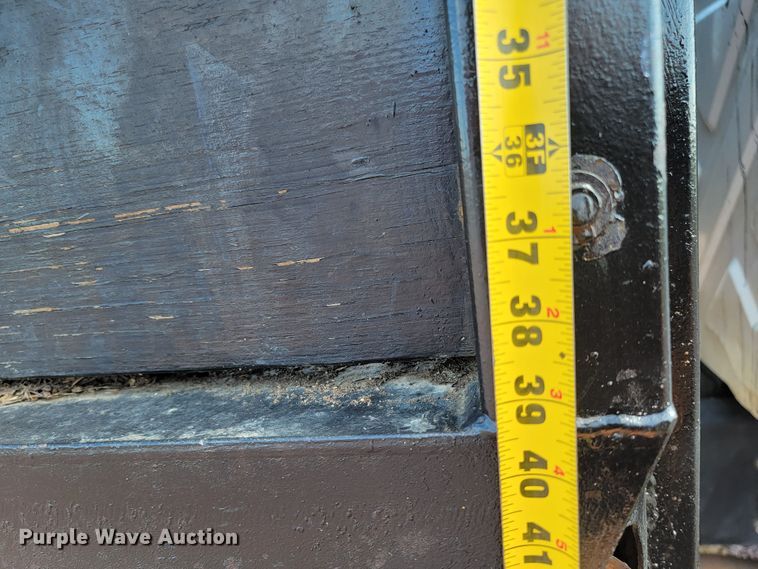 image for item LO9058 2002 International 4300  dump flatbed truck