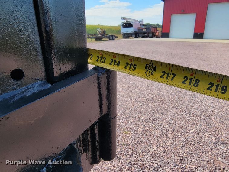 image for item LO9058 2002 International 4300  dump flatbed truck