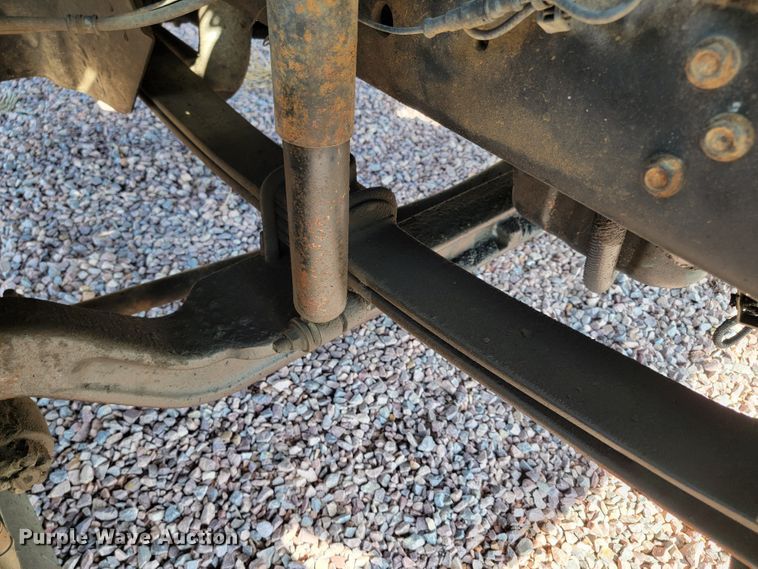 image for item LO9058 2002 International 4300  dump flatbed truck