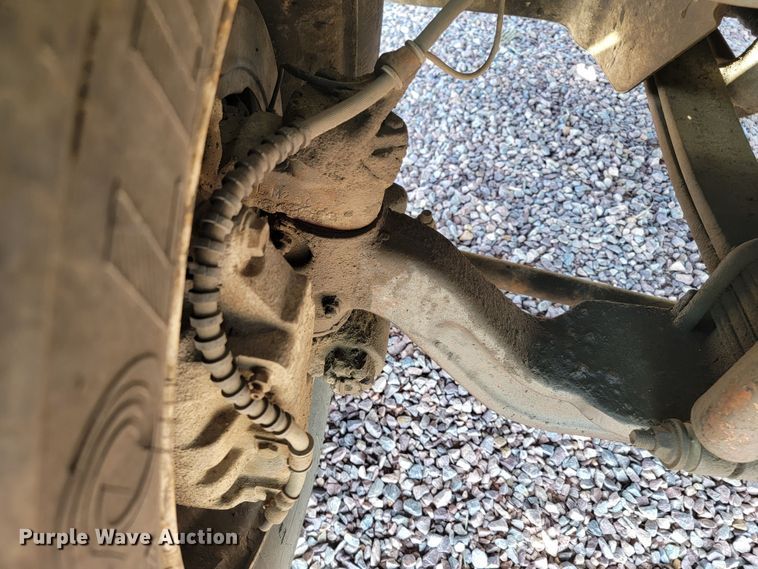 image for item LO9058 2002 International 4300  dump flatbed truck