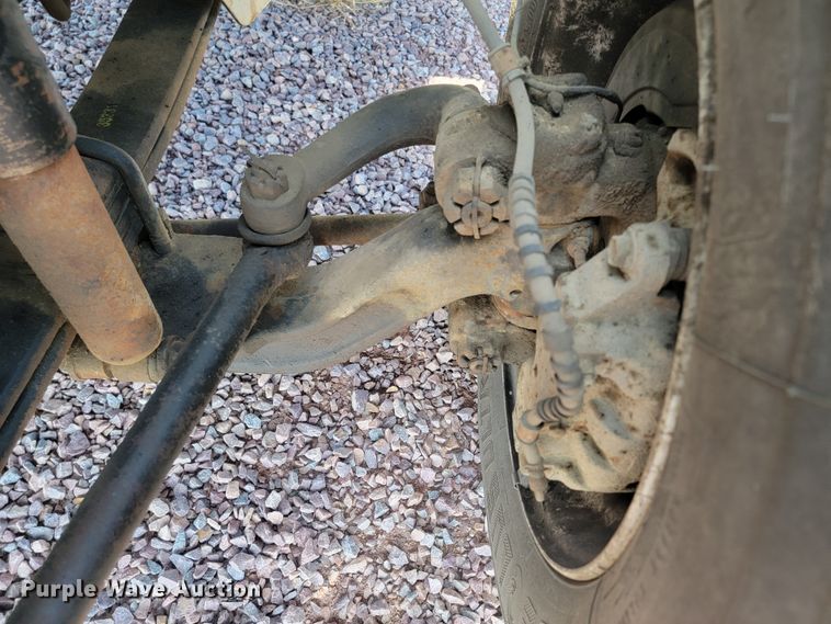 image for item LO9058 2002 International 4300  dump flatbed truck