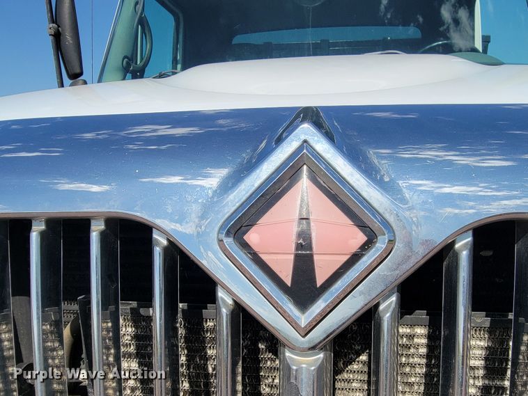 image for item LO9058 2002 International 4300  dump flatbed truck