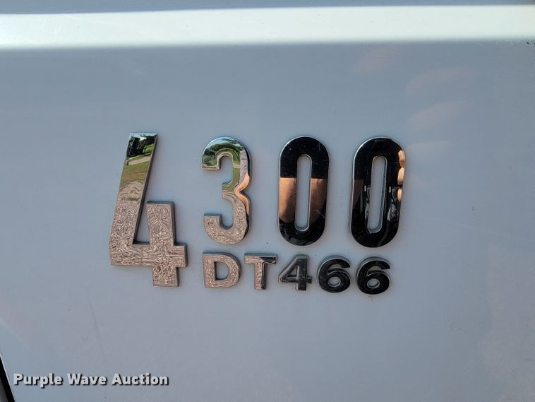 image for item LO9058 2002 International 4300  dump flatbed truck