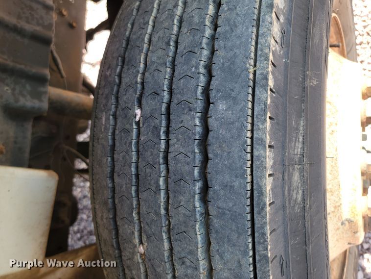 image for item LO9058 2002 International 4300  dump flatbed truck