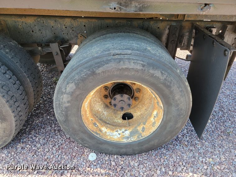 image for item LO9058 2002 International 4300  dump flatbed truck