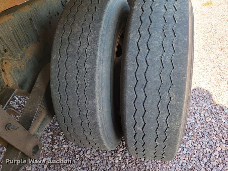 image for item LO9058 2002 International 4300  dump flatbed truck