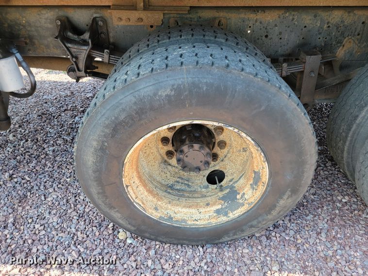 image for item LO9058 2002 International 4300  dump flatbed truck