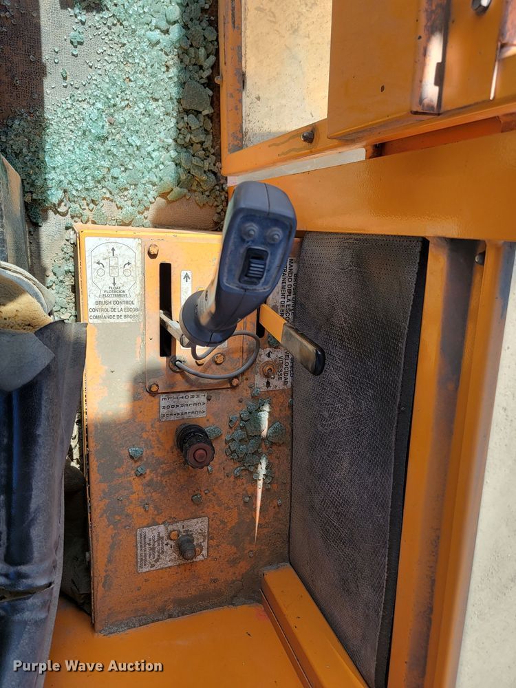 image for item LO9066 2006 Rosco RB-48  broom