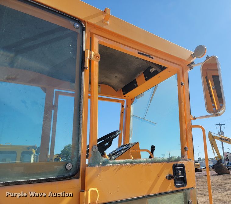 image for item LO9066 2006 Rosco RB-48  broom