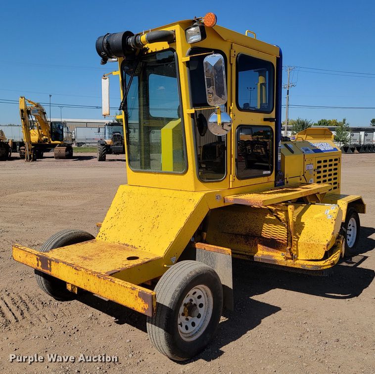 image for item LO9067 2015 Superior Broom DT80K  broom