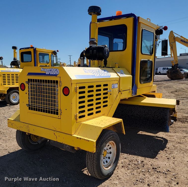 image for item LO9067 2015 Superior Broom DT80K  broom