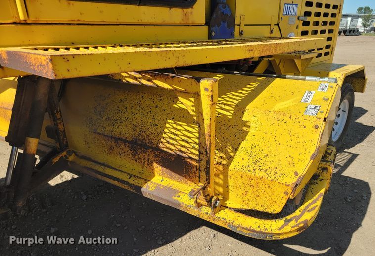 image for item LO9067 2015 Superior Broom DT80K  broom