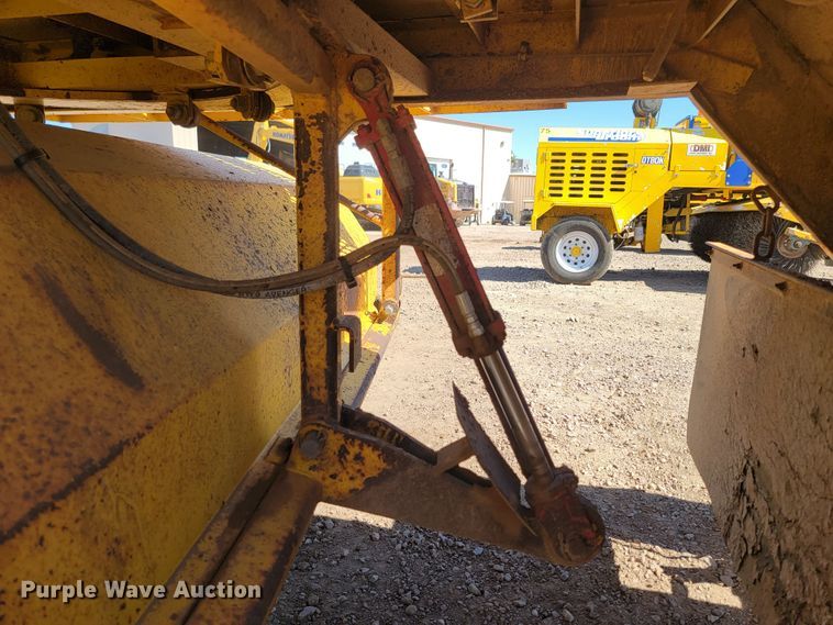 image for item LO9067 2015 Superior Broom DT80K  broom