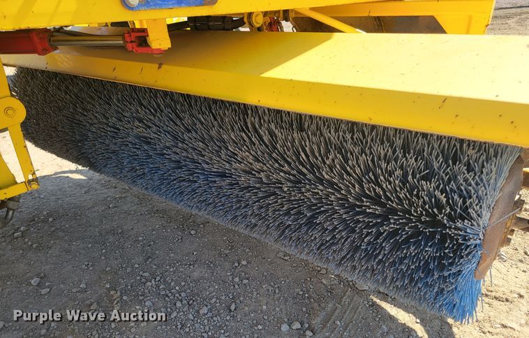 image for item LO9067 2015 Superior Broom DT80K  broom