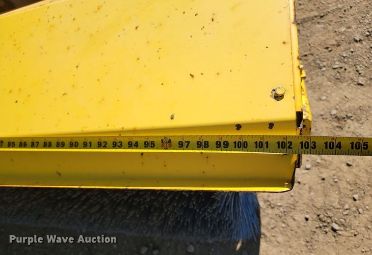 image for item LO9067 2015 Superior Broom DT80K  broom