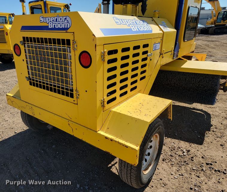 image for item LO9067 2015 Superior Broom DT80K  broom