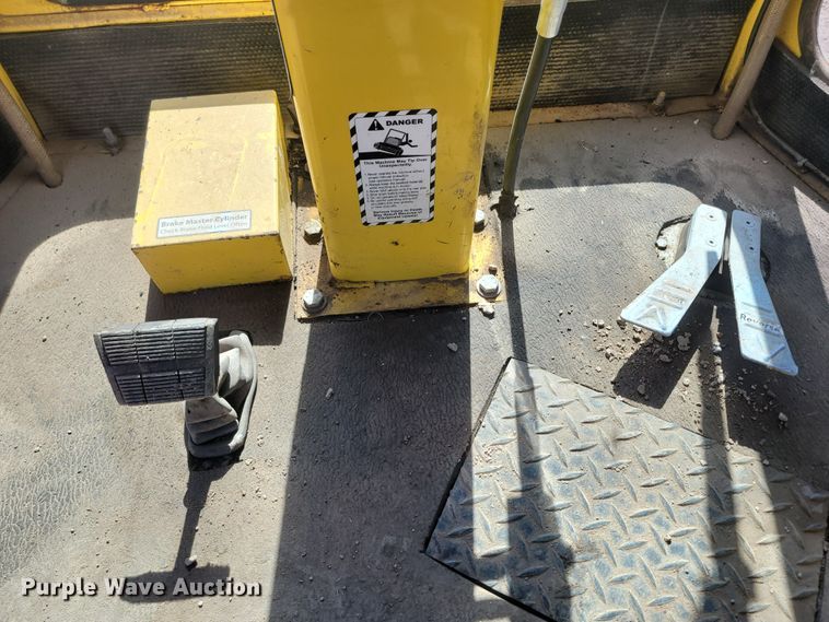 image for item LO9067 2015 Superior Broom DT80K  broom