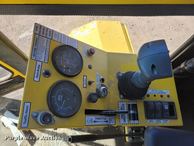 image for item LO9067 2015 Superior Broom DT80K  broom