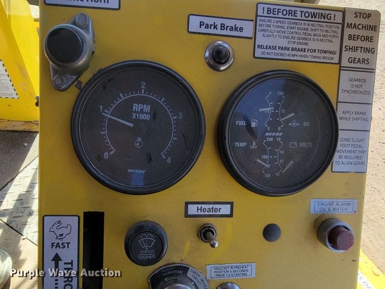 image for item LO9067 2015 Superior Broom DT80K  broom